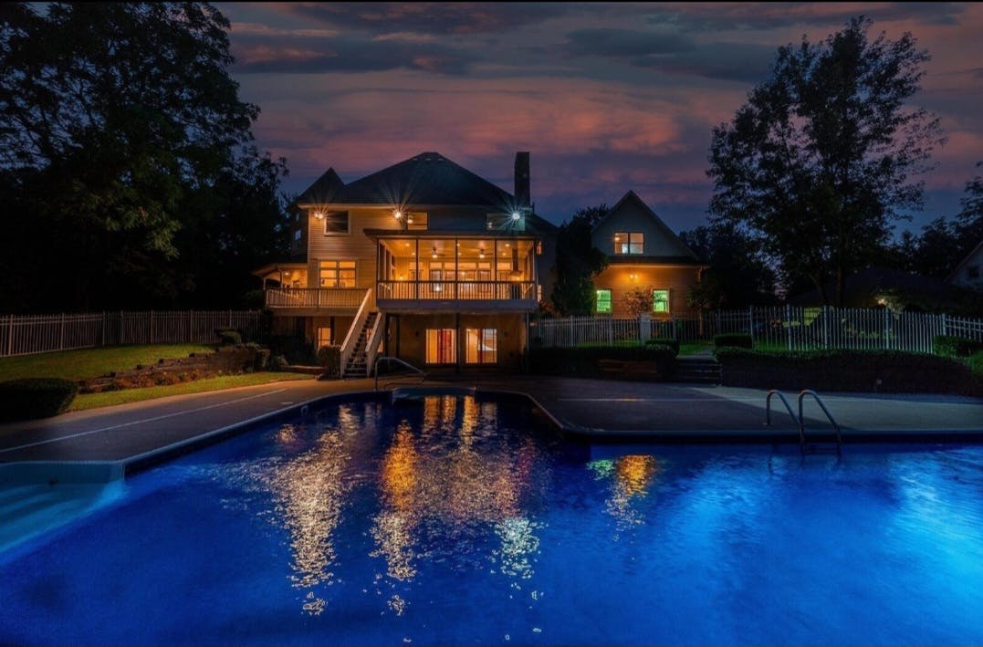 Waters Edge Luxury Escape Private Pool in Blacklick Swimply