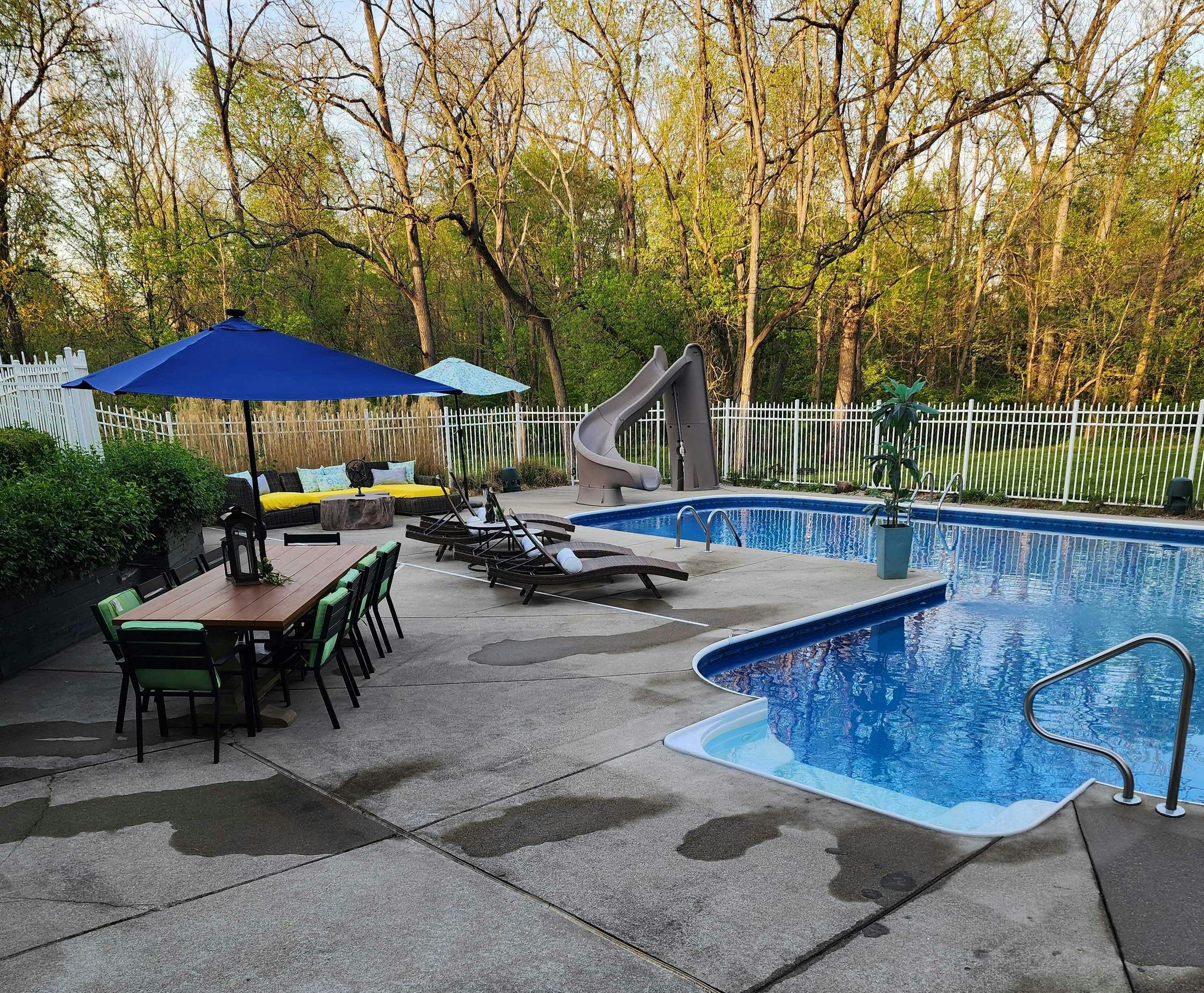 Waters Edge Luxury Escape Private Pool in Blacklick Swimply