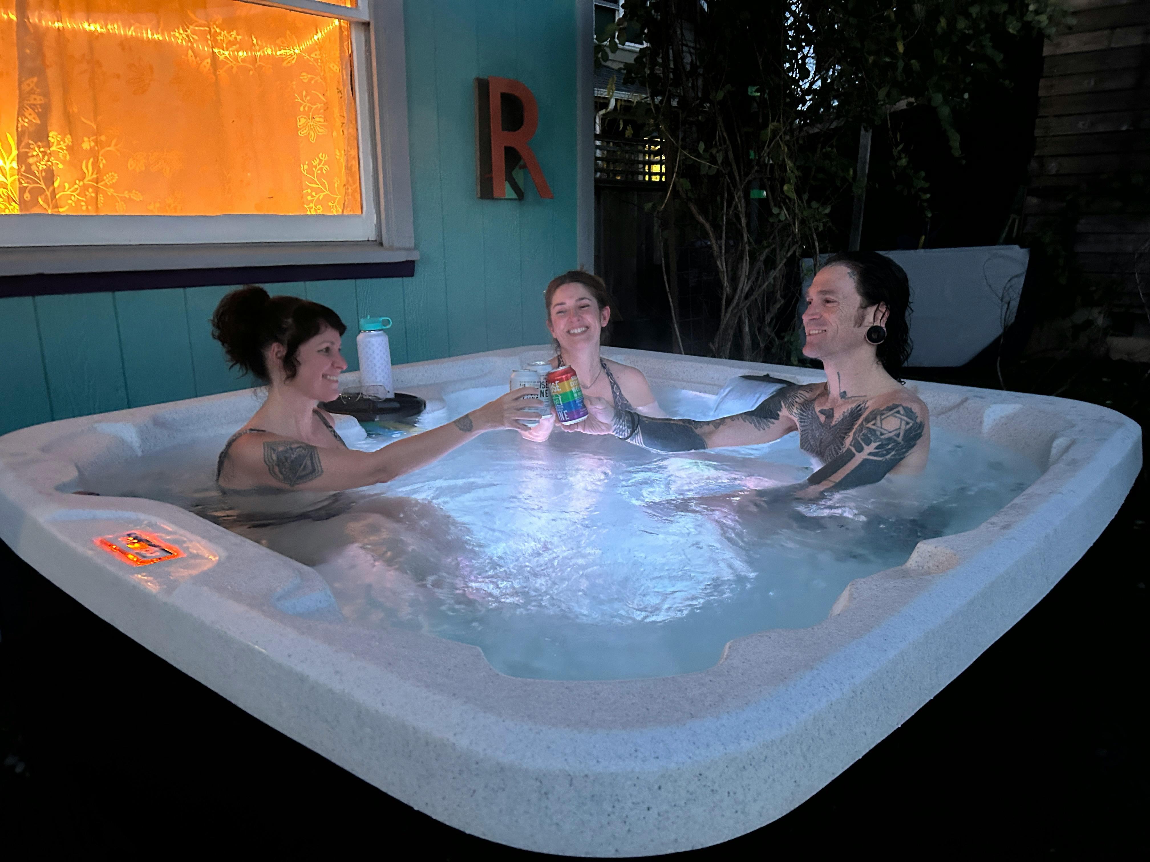 Backyard Bliss Pdx - Hot Tub, Sauna And Cool Plunge - Private Pool