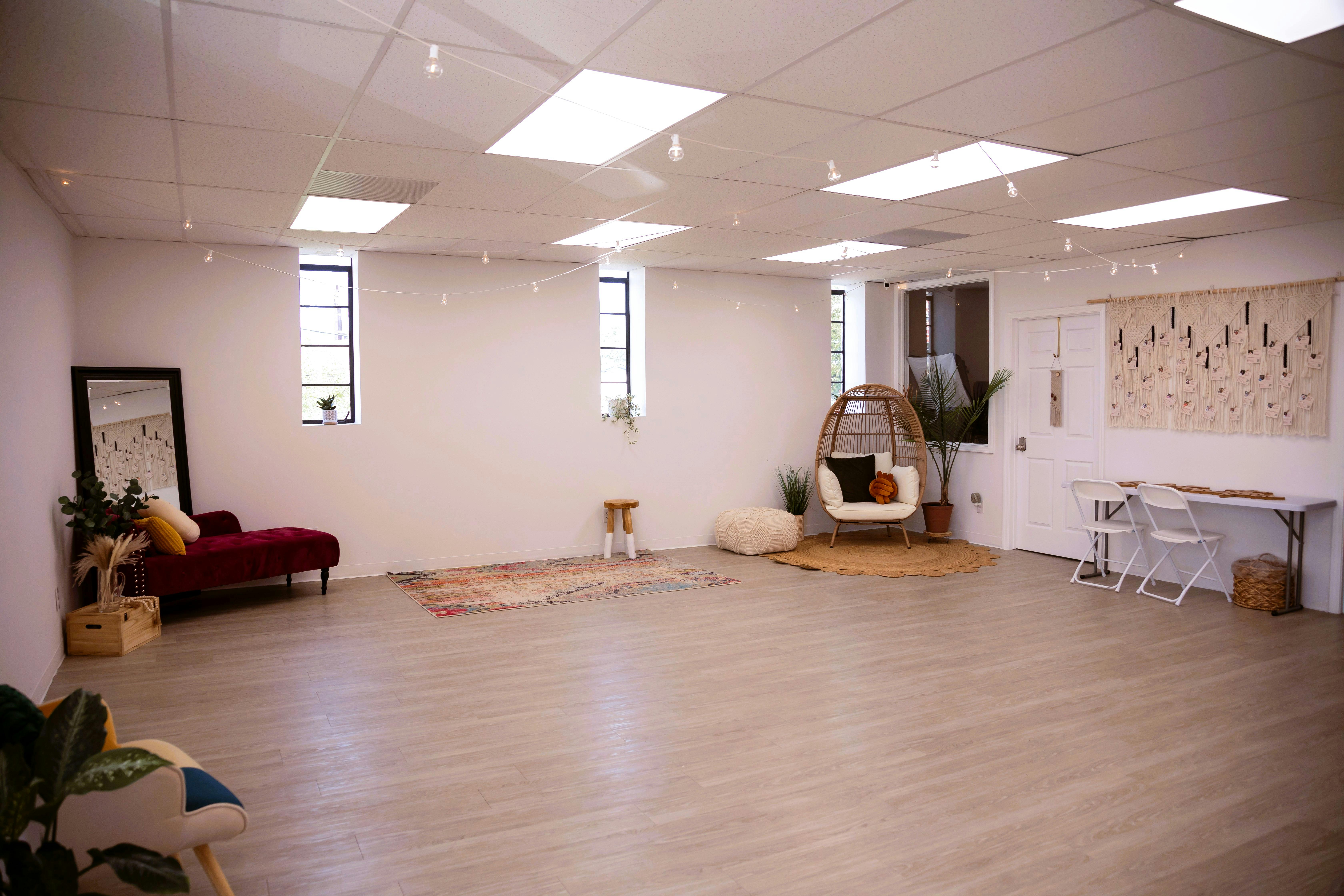 Cozy-cute Studio For Parties, Photoshoots, And Pop-up Magic - Private ...