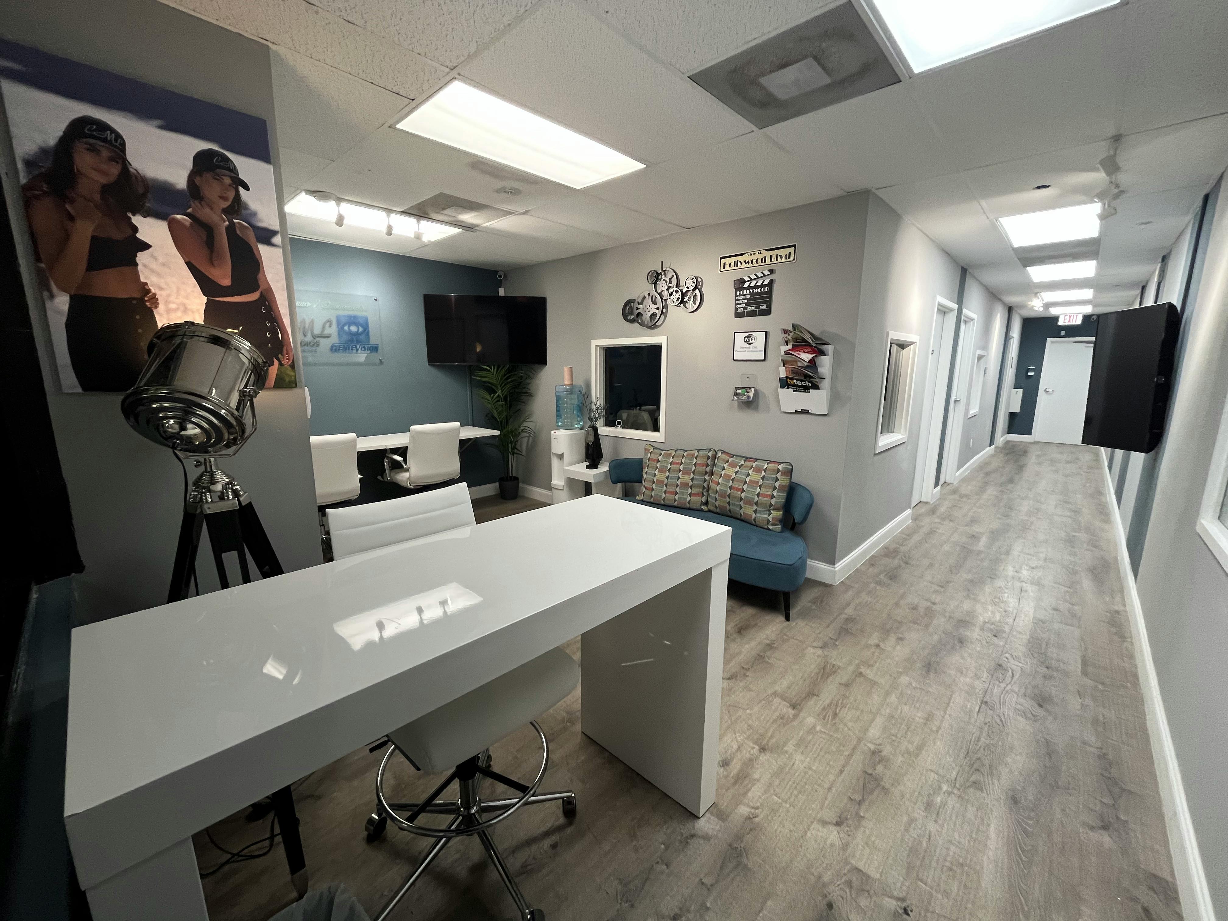 Office Space For Shoots: Lobby, Hallway And Conference Room - Private ...