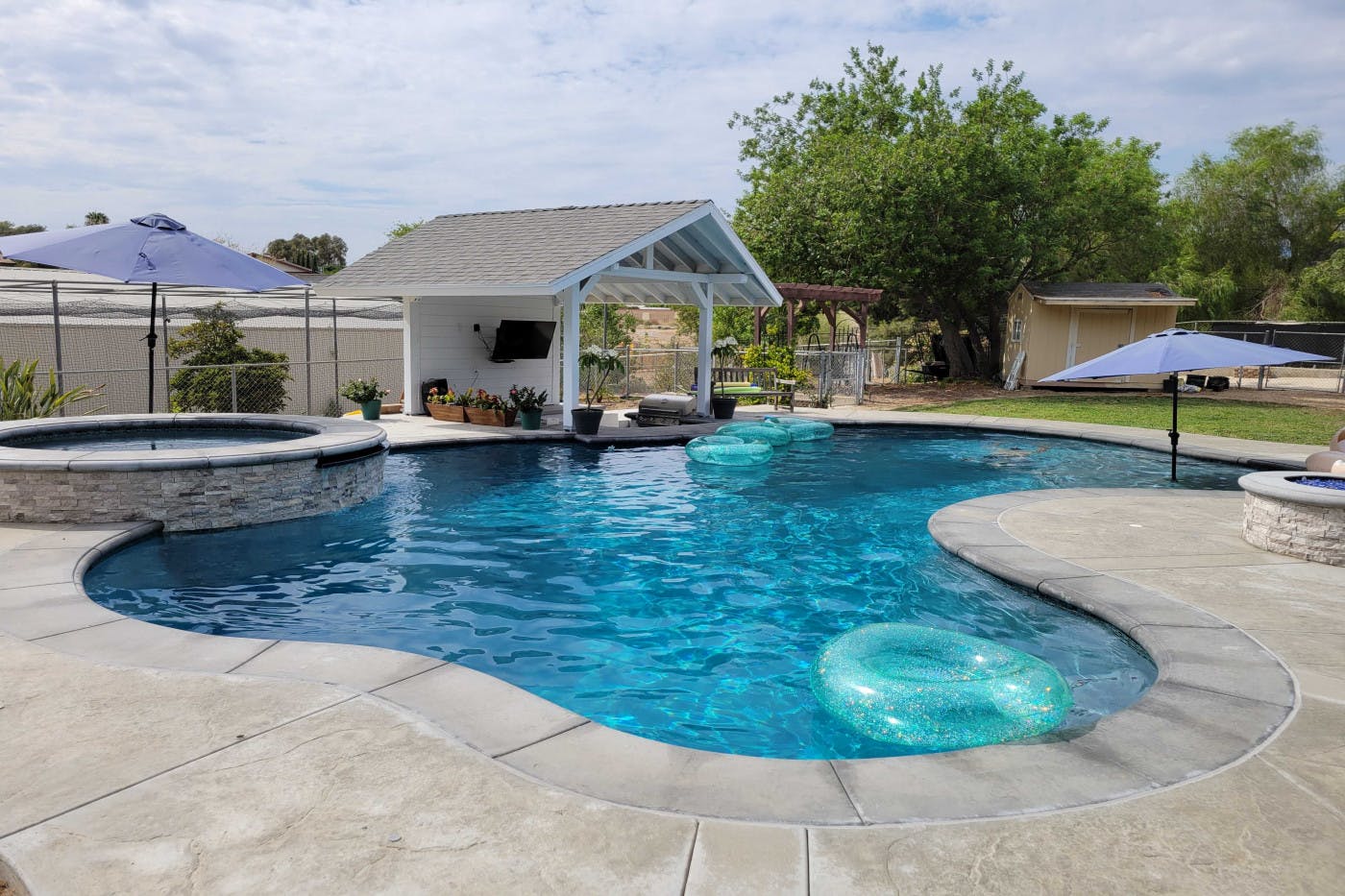 The Pool 🏖 Swim up bar - Private Pool in Fontana - Swimply