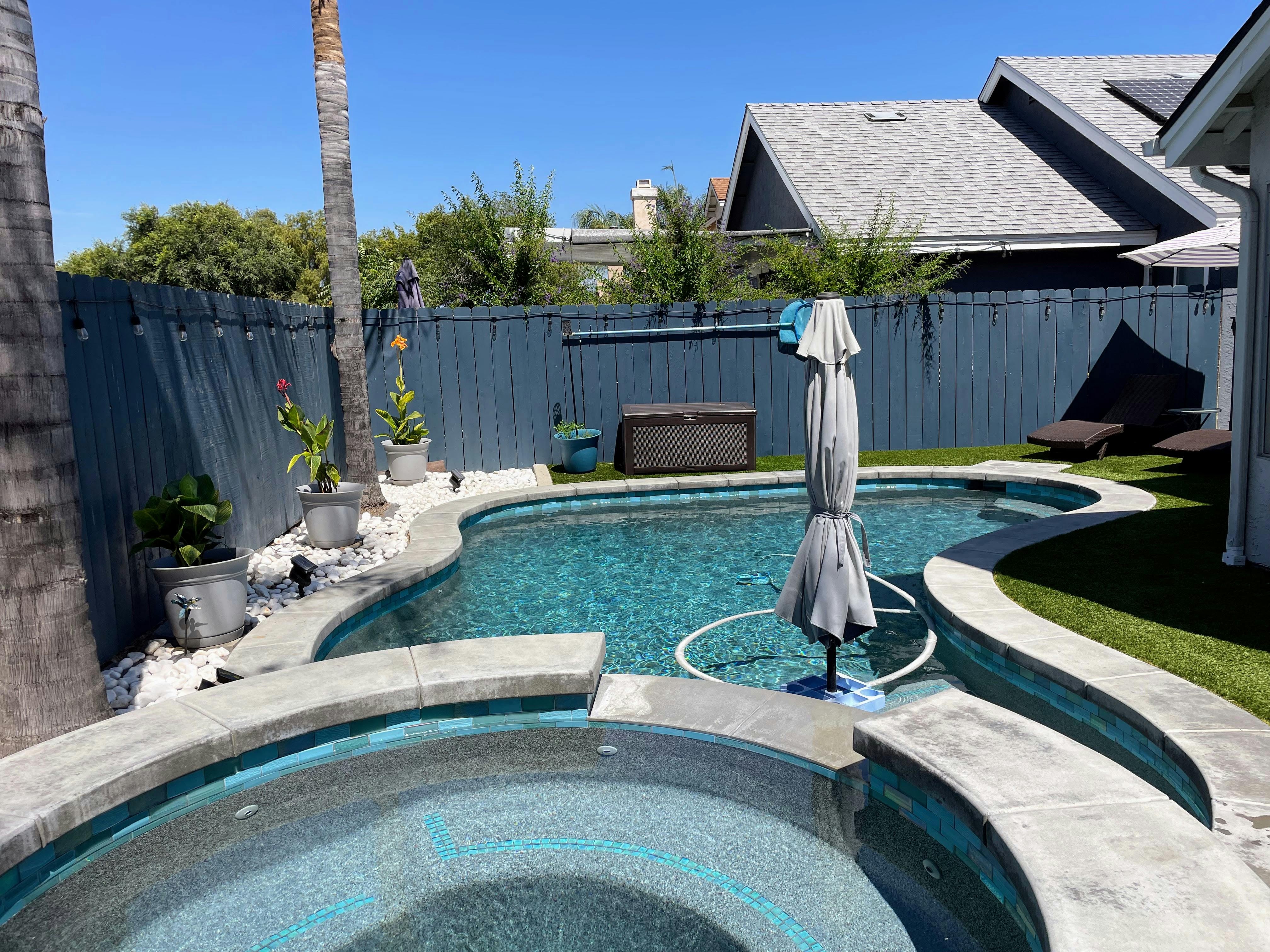 Heated Saltwater retreat w/cooling Misters Private Pool in Lakeside
