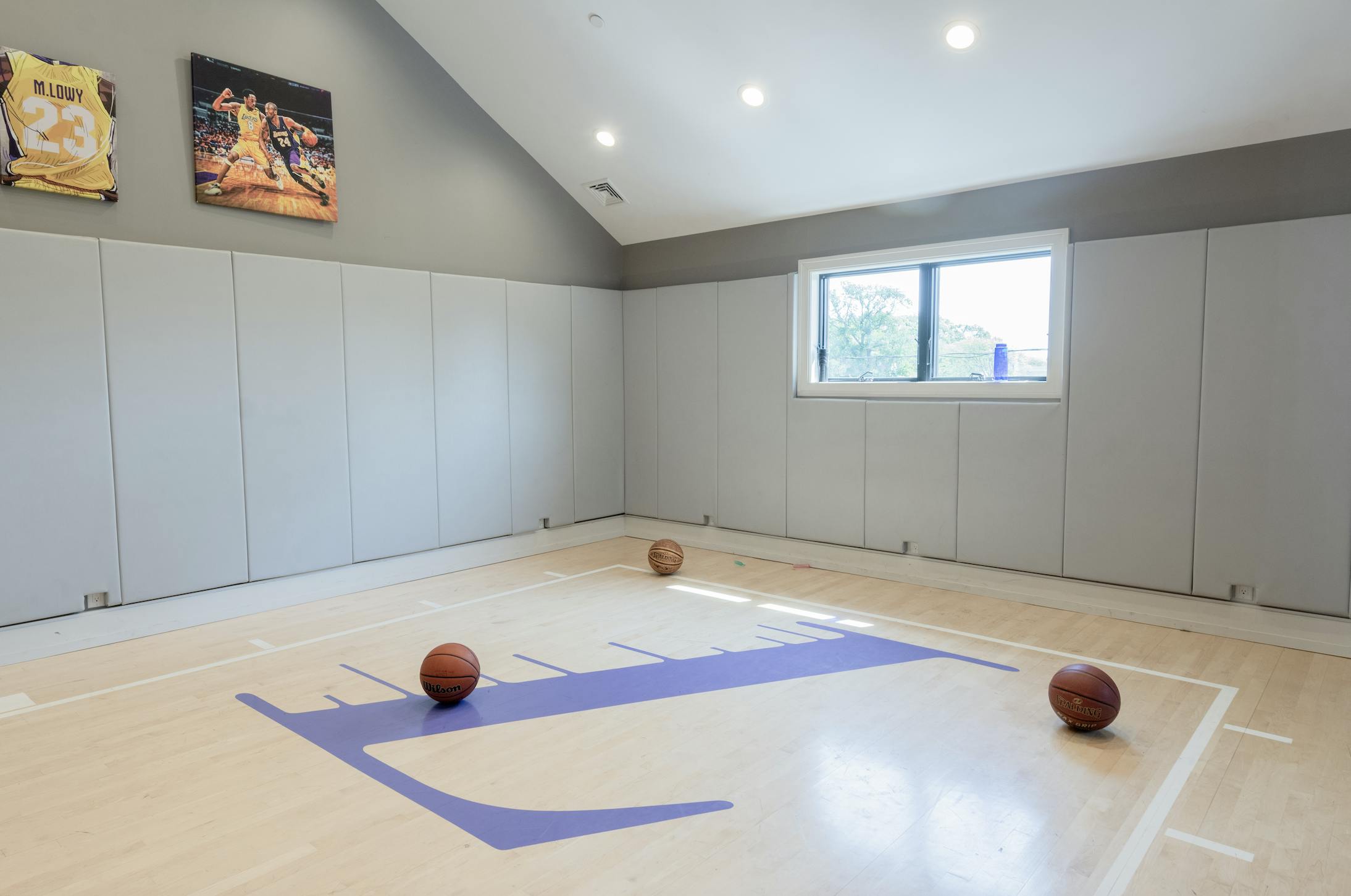 Luxurious Indoor Outdoor Court - Rent a private basketball court in  Lawrence, New York - Swimply