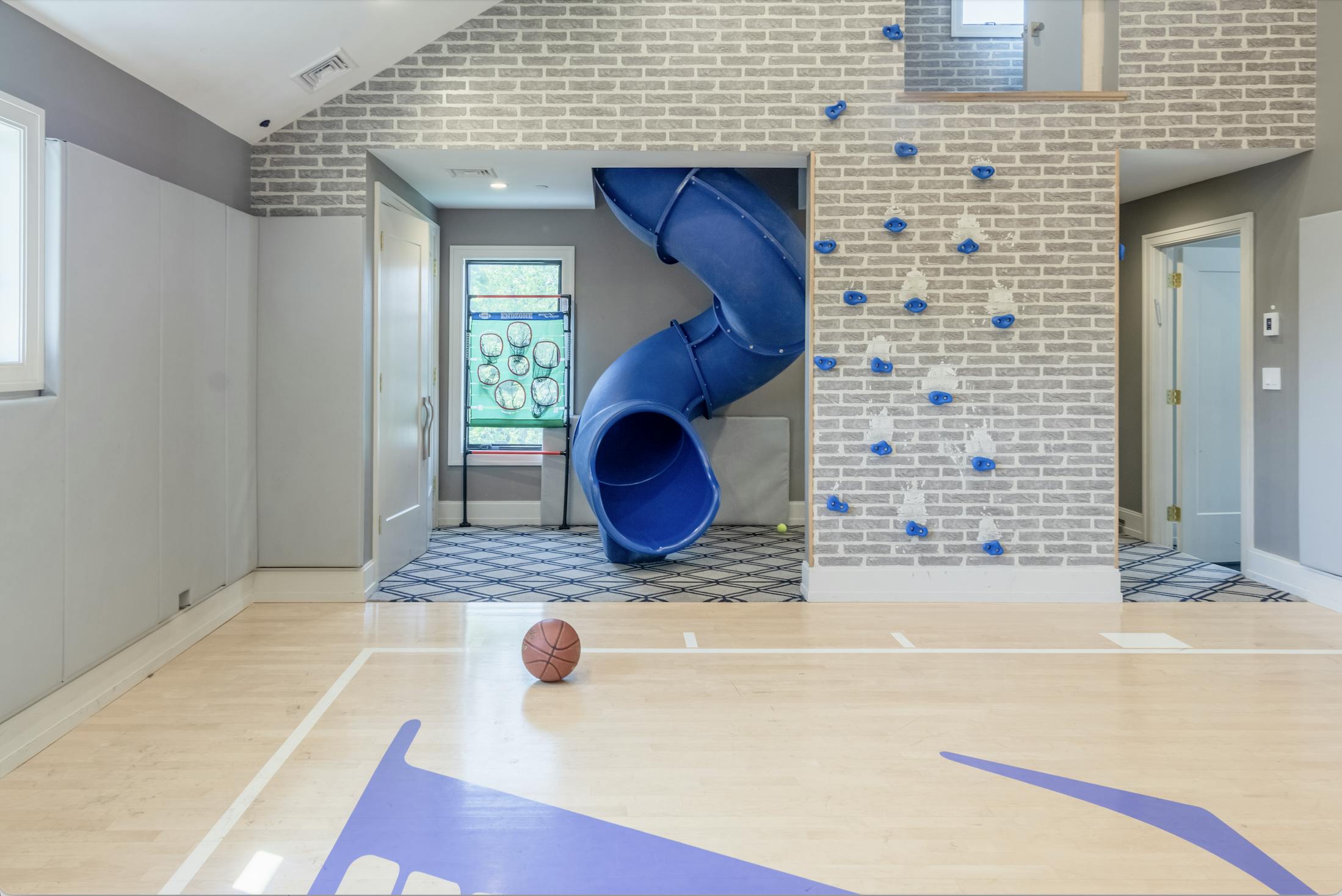 Luxurious Indoor Outdoor Court - Rent a private basketball court in  Lawrence, New York - Swimply