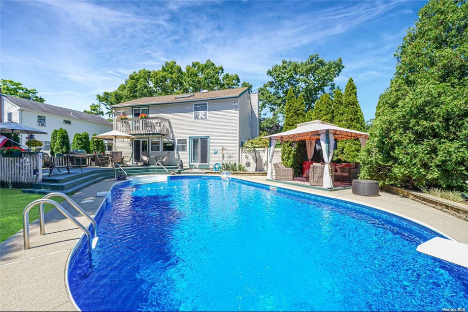 Tranquility Of Oasis Like the Caribbean Private Pool in Ronkonkoma