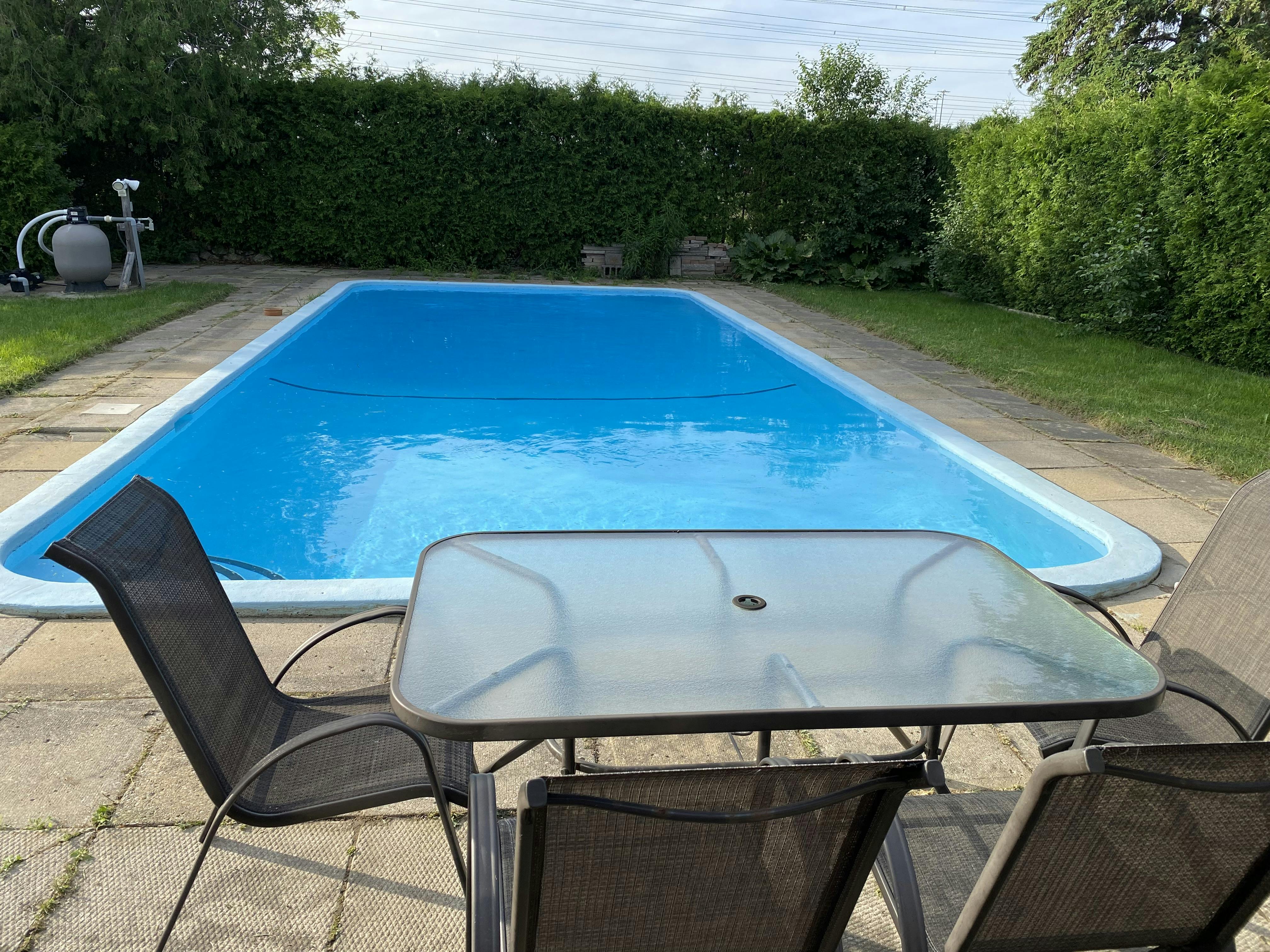 Spacious 16 X 36 Pool In A Secluded Yard - Rent a private pool in Vaughan, Ontario