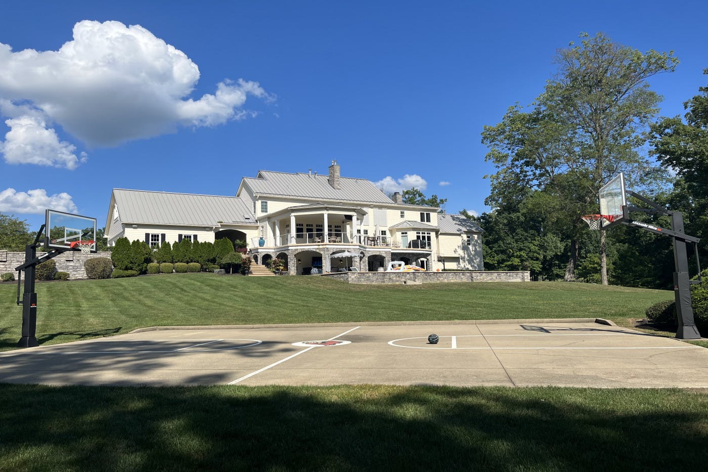 Luxurious Indoor Outdoor Court - Rent a private basketball court in  Lawrence, New York - Swimply